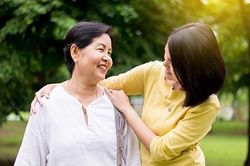 Đừng 'đánh cắp' cuộc đời của cha mẹ