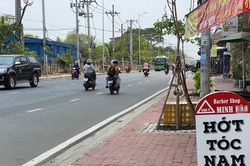 Xử lý dứt điểm việc biển quảng cáo cửa hàng 'nhái' cột mốc giao thông ở TPHCM