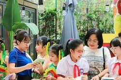 Bí thư Hà Nội: Nâng cấp hạ tầng phục vụ nhu cầu đọc của người dân