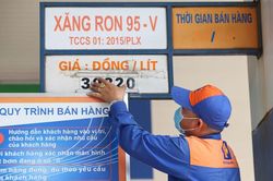 Sau 2 lần tăng liên tiếp, giá xăng giảm nhẹ từ chiều nay