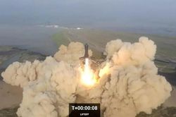 Tên lửa mạnh nhất thế giới của SpaceX nổ tung sau lần phóng thử đầu tiên