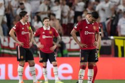 Báo động MU: Varane - Martinez còn lâu mới trở lại, phải 'sống chung với lũ'