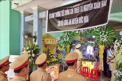 Long An: Thăm hỏi, động viên gia đình Cán bộ Cảnh sát giao thông hy sinh