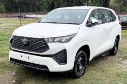 Toyota Innova 2023 có thêm phiên bản tối giản, giá chỉ hơn 500 triệu đồng, hợp làm xe dịch vụ