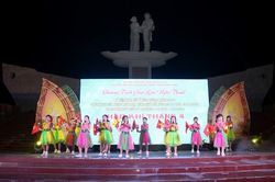 Chương trình giao lưu nghệ thuật 'Hào khí tháng Tư'