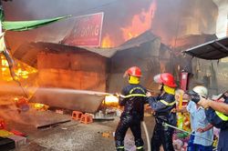 Đồng Tháp: Cháy chợ Bình Thành, ước tính thiệt hại cả chục tỷ đồng