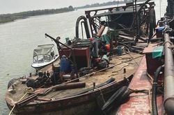 Đến Hải Dương ngang nhiên khai thác cát trái phép, 6 người bị phạt trên 2 tỷ đồng
