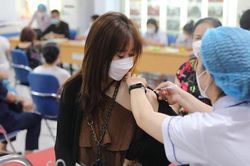 Tăng cường tiêm vaccine phòng Covid-19, ưu tiên bảo vệ nhóm nguy cơ cao