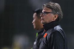 Thiệt thòi đủ đường, HLV Trousier sẽ vô địch SEA Games bằng 'liệu pháp thầy Park'