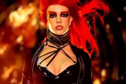 Ca khúc 'Toxic' của: Cú 'biến hình' của công chúa Britney Spears