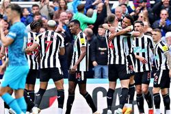 Newcastle hủy diệt Tottenham 6-1, MU không đá vẫn có lợi trong cuộc đua Top 4 Ngoại hạng Anh
