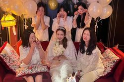 Lee Da Hae bất ngờ được bạn bè tổ chức tiệc độc thân trước thềm lên xe hoa