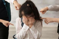 Trẻ hỏi 'Con được đánh trả khi bị bạn đánh không?', câu trả lời của giáo sư tâm lý gây bất ngờ