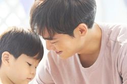 Ngỡ ngàng khi thấy chồng vô cùng thương con riêng của vợ
