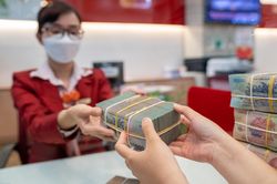Khách vay ngân hàng gặp khó khăn được giãn nợ một năm