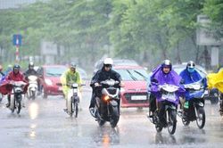 Cảnh báo mưa dông, lốc, sét dịp Lễ 30/4-1/5 tại Hà Nội và nhiều tỉnh thành