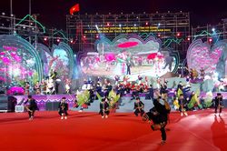 Say đắm điệu khèn Mông