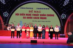 Hội diễn nghệ thuật quần chúng Ca khúc cách mạng: Sống mãi những giai điệu hào hùng