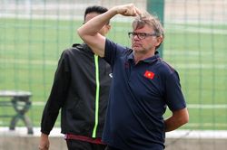 SEA GAMES 32: Tin ở HLV Troussier!