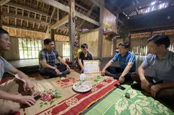Khen thưởng 'người hùng' vụ lật thuyền trên sông Lô
