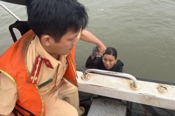 Vĩnh Phúc: Cảnh sát giao thông đường thủy cứu người bị nạn