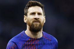 Barca loại bỏ 3 cầu thủ lấy tiền đón Messi