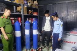 Quản lý thị trường Quảng Ninh: Phát hiện và tạm giữ hơn 100 bình khí cười
