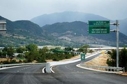 Cao tốc Nha Trang - Cam Lâm về đích sớm