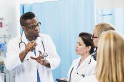 Các trường y của Mỹ khiến sinh viên ít đồng cảm hơn