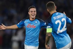 Napoli có thể đăng quang Serie A trên… bàn tiệc