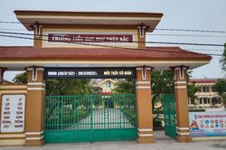 Xử phạt 2 thầy giáo ở Quảng Bình đánh nhau giữa sân trường