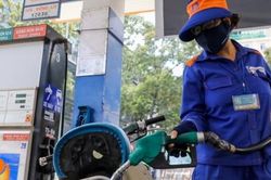 Việt Nam chi 2,24 tỉ USD nhập khẩu xăng dầu trong quý I - 2023