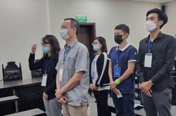 Giám đốc và nhân viên lĩnh án vì buôn bán xì gà lậu