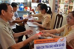 Thừa năm đóng BHXH về hưu 'non' vẫn không thể hưởng lương hưu 75%
