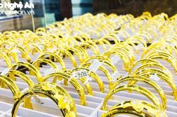 Giá vàng giảm mạnh; Giá gas bán lẻ giảm đến 62.000 đồng/bình 12 kg