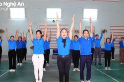 Liên đoàn Lao động tỉnh tổ chức tập huấn thể dục giữa giờ trong công chức, viên chức, người lao động