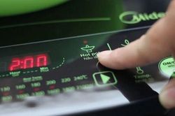 Chỉ cần điều chỉnh nút này trên bếp từ giúp tiết kiệm kha khá tiền điện, người không biết dễ mất tiền oan