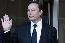 Tỷ phú Elon Musk có đang đưa Twitter xuống hố sâu?