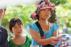 Vào vai bán vé số, nhóc tỳ nhà Lý Hải khiến ba mẹ không nhận ra