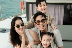 Vợ chồng Khánh Thi Phan Hiển tiết lộ tính cách tinh nghịch, lém lỉnh của hai nhóc tỳ
