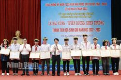 Yên Mô tổ chức lễ báo công, tuyên dương, khen thưởng thành tích học sinh giỏi năm học 2022-2023