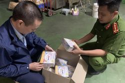 Hà Nội: Phát hiện, thu giữ gần 9.400 hộp kem sữa đặc quá hạn sử dụng