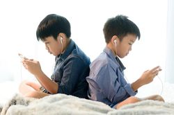 Cân bằng thời gian cho trẻ sử dụng thiết bị có màn hình
