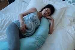 Vì sao bà bầu thường bị mất ngủ?