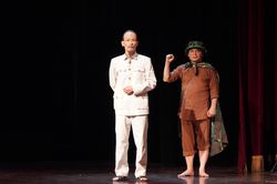 Người đi dép cao su: Vở sử thi chạm đến trái tim khán giả