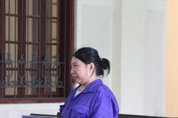 Người đàn bà tâm thần tàng trữ ma túy và súng trong nhà