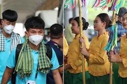 U22 Việt Nam hạ cánh Campuchia dự SEA Games 32, nước bạn chào đón hoành tráng