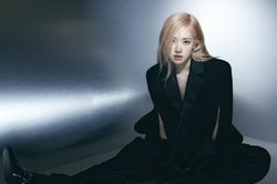 Rosé Blackpink khoe vẻ đẹp khó cưỡng trên tạp chí GQ