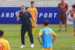HLV Troussier tính toán gì với cặp tiền đạo 'khủng' U22 Việt Nam?