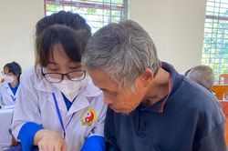 'Thầy kể trò nghe chuyện lâm sàng' cho sinh viên y khoa